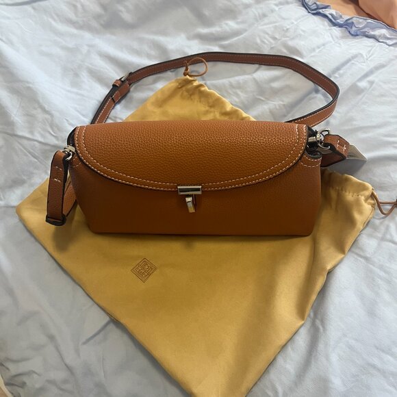 NWT T-Lock grained-leather clutch tan - Picture 5 of 6